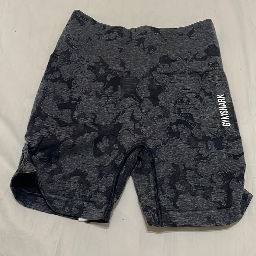 GYMSHARK CAMO SHORTS